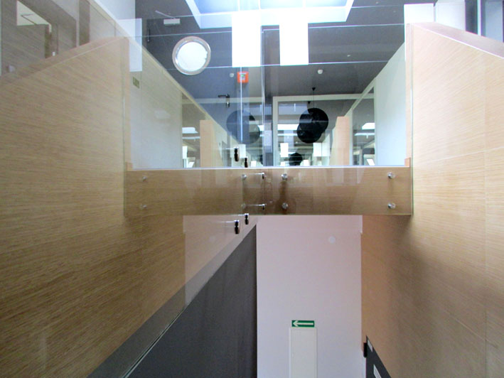 Zabudowy i balustrady szklane · 03